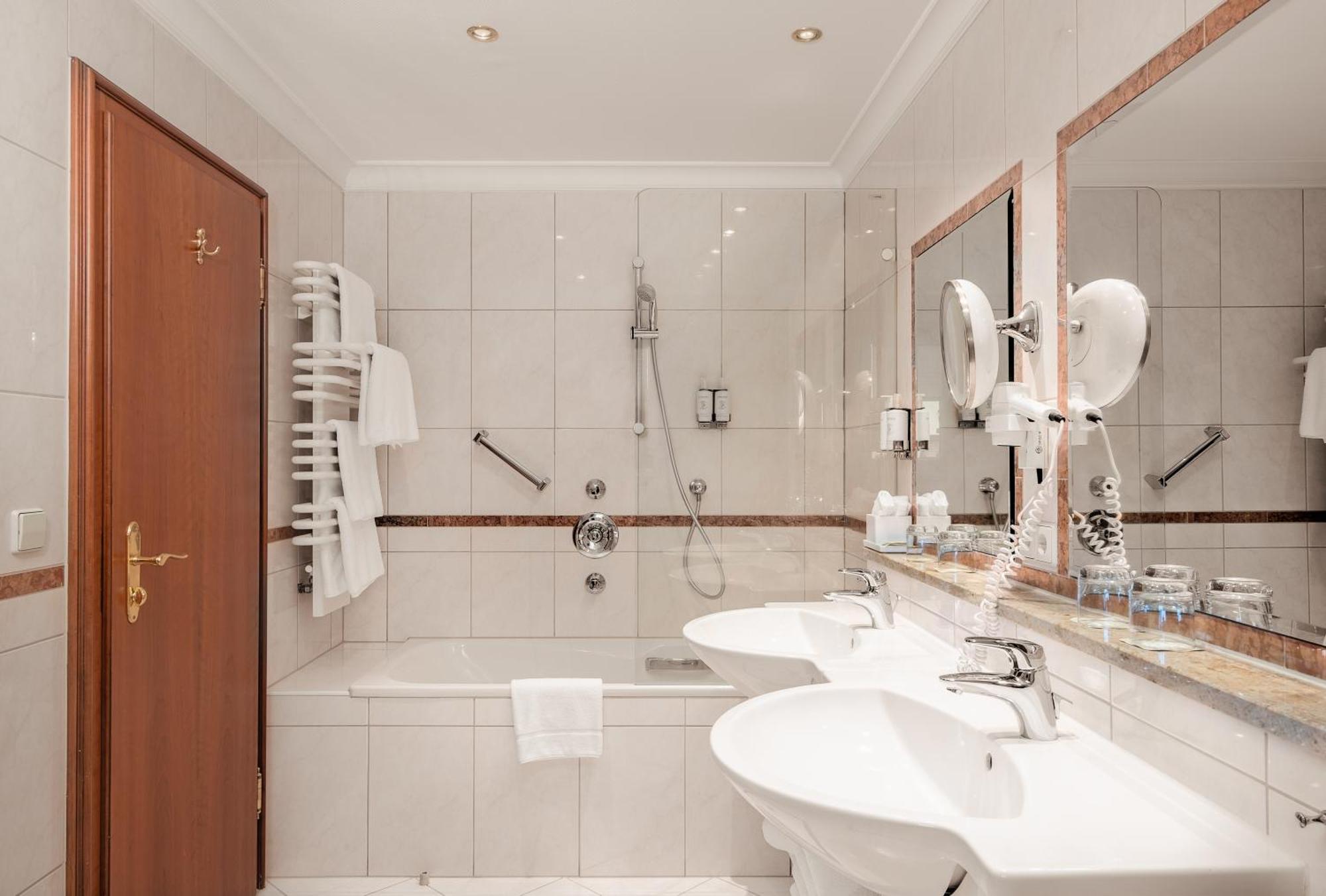 Adler Haeusern Gourmet & Spa Hotel Habitación foto